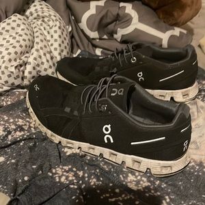 Black OnCloud shoes, womens size 8